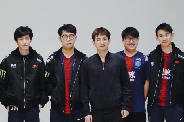 同政府领导 同政府领导