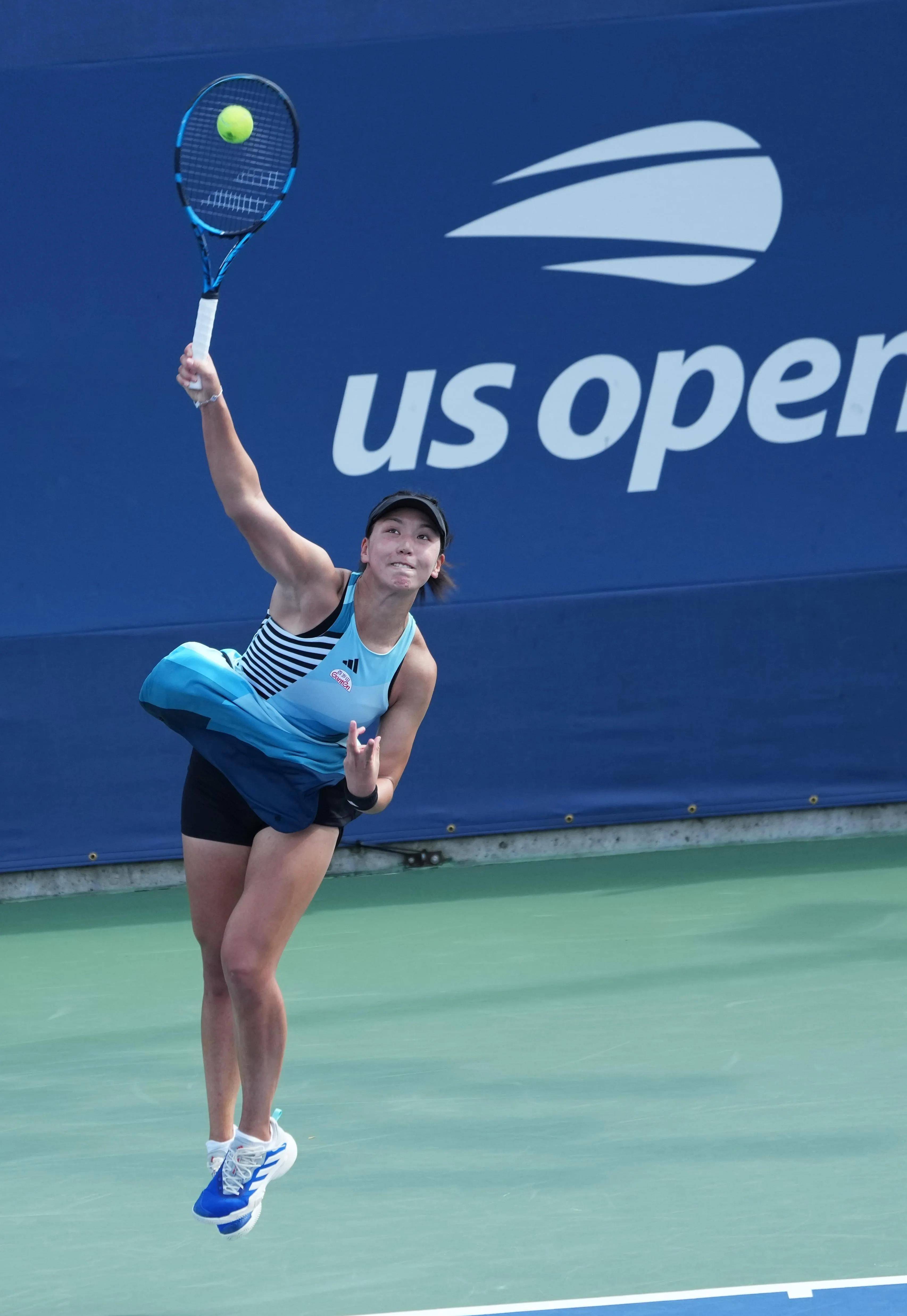 中展现了他 中展现了他